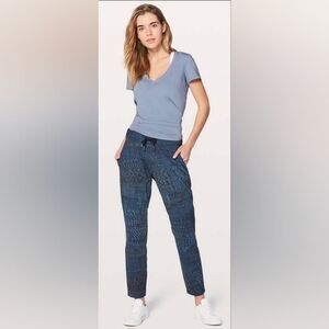 Lululemon On The Fly Pant *28" Linear Flux Battleship Multi